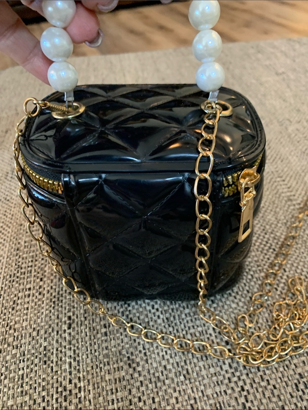Black quilted mini jelly handbag crossbody featuring a faux-pearl top handle - Picture 5 of 8